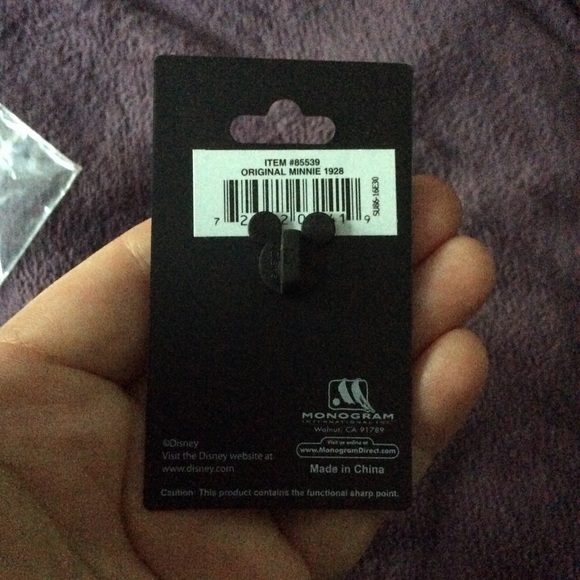 Minnie Mouse 1928 Monogram pin - Picture 7 of 8